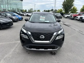 2023 Nissan Rogue - image 2