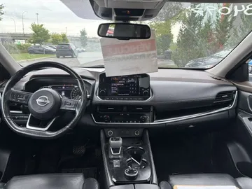 2023 Nissan Rogue - image 9