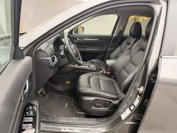 2023 Nissan Rogue - image 9