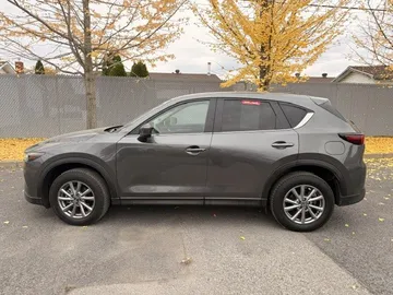 2023 Nissan Rogue - image 4