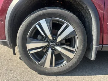 2023 Nissan Rogue - image 7