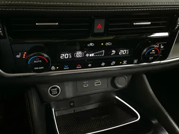 2023 Nissan Rogue - image 26