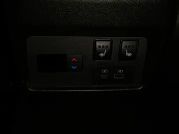 2023 Nissan Rogue - image 30