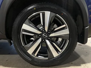 2023 Nissan Rogue - image 7