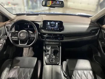 2023 Nissan Rogue - image 4