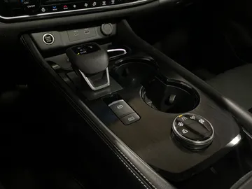 2023 Nissan Rogue - image 30