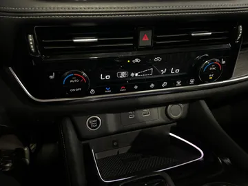 2023 Nissan Rogue - image 23