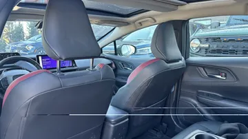 2024 Toyota Prius Prime - image 9