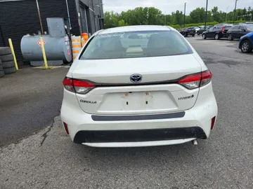 2021 Toyota Corolla - image 4