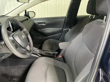 2020 Toyota Corolla Hybrid - image 3