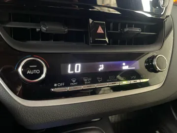 2020 Toyota Corolla Hybrid - image 20