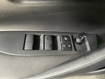 2020 Toyota Corolla Hybrid - image 22