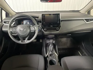 2020 Toyota Corolla Hybrid - image 4