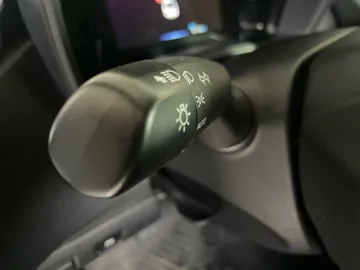 2020 Toyota Corolla Hybrid - image 17