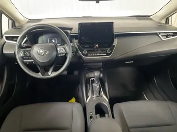 2025 Toyota Corolla - image 4