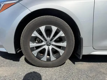 2025 Toyota Corolla - image 7