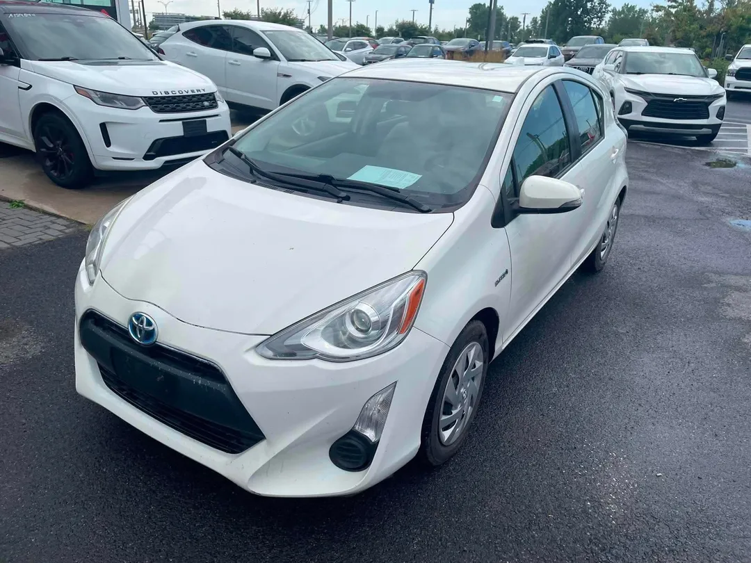 2015 Toyota Prius c — photo 3