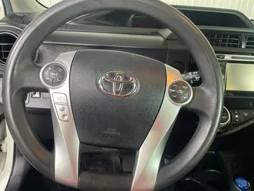 2015 Toyota Prius c - image 15