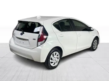 2015 Toyota Prius c - image 8
