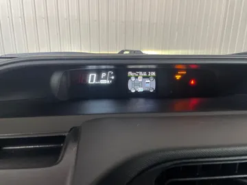 2015 Toyota Prius c - image 14