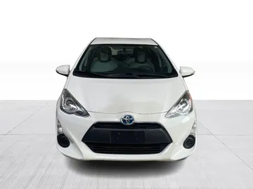2015 Toyota Prius c - image 2