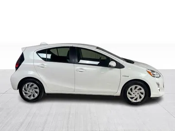 2015 Toyota Prius c - image 9