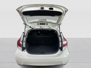 2015 Toyota Prius c - image 12