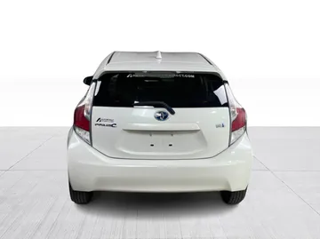 2015 Toyota Prius c - image 7