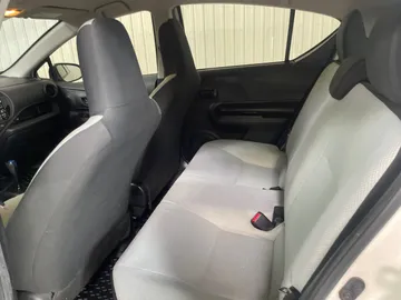 2015 Toyota Prius c - image 11