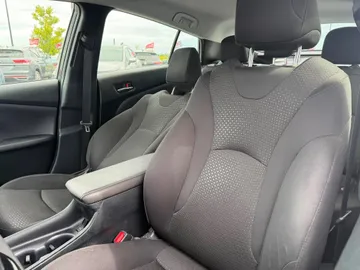 2022 Toyota Prius - image 8