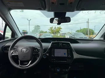 2022 Toyota Prius - image 9