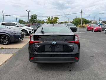 2022 Toyota Prius - image 6