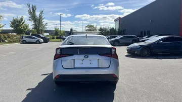 2022 Toyota Prius - image 6