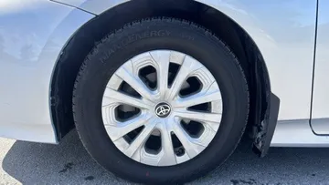 2022 Toyota Prius - image 7