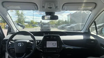 2022 Toyota Prius - image 8
