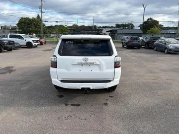 2019 Toyota 4Runner - image 7