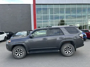 2018 Toyota 4Runner - image 4