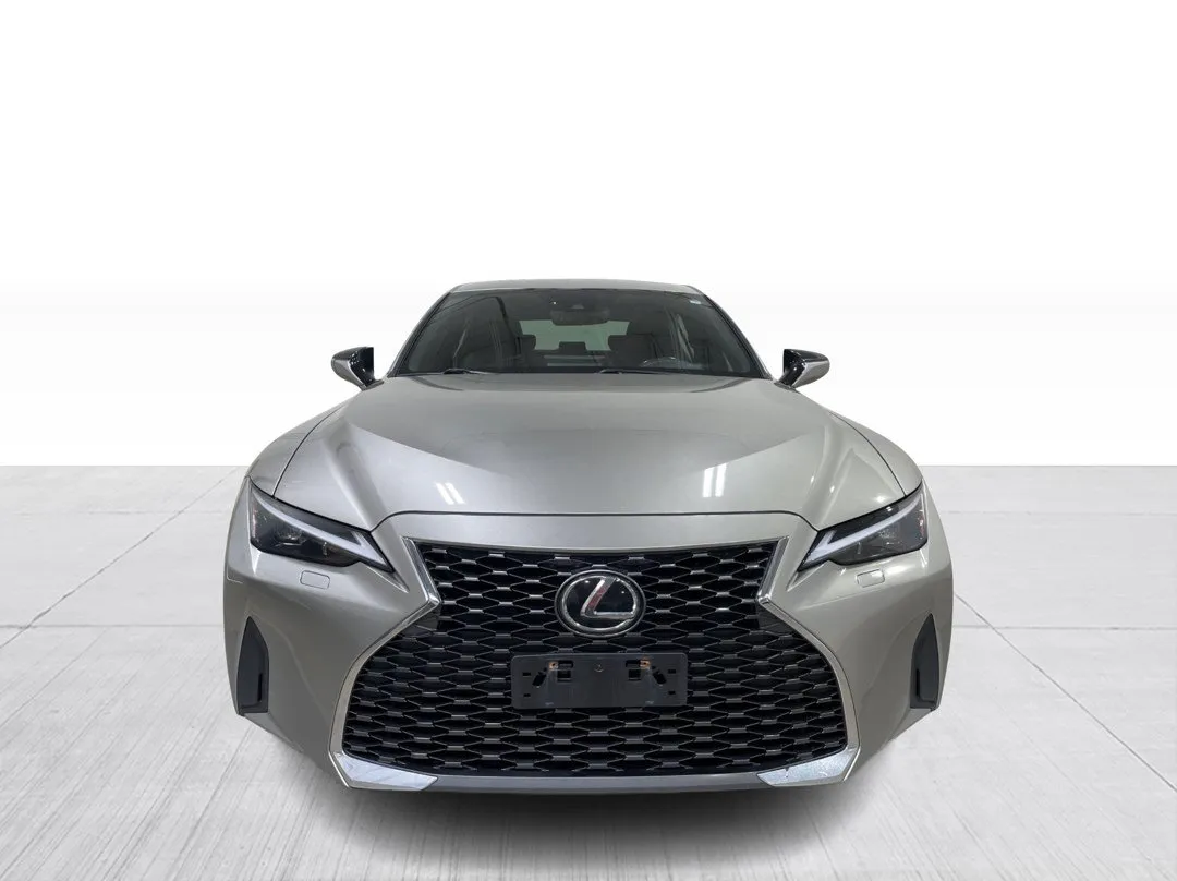 2021 Lexus IS — photo 8