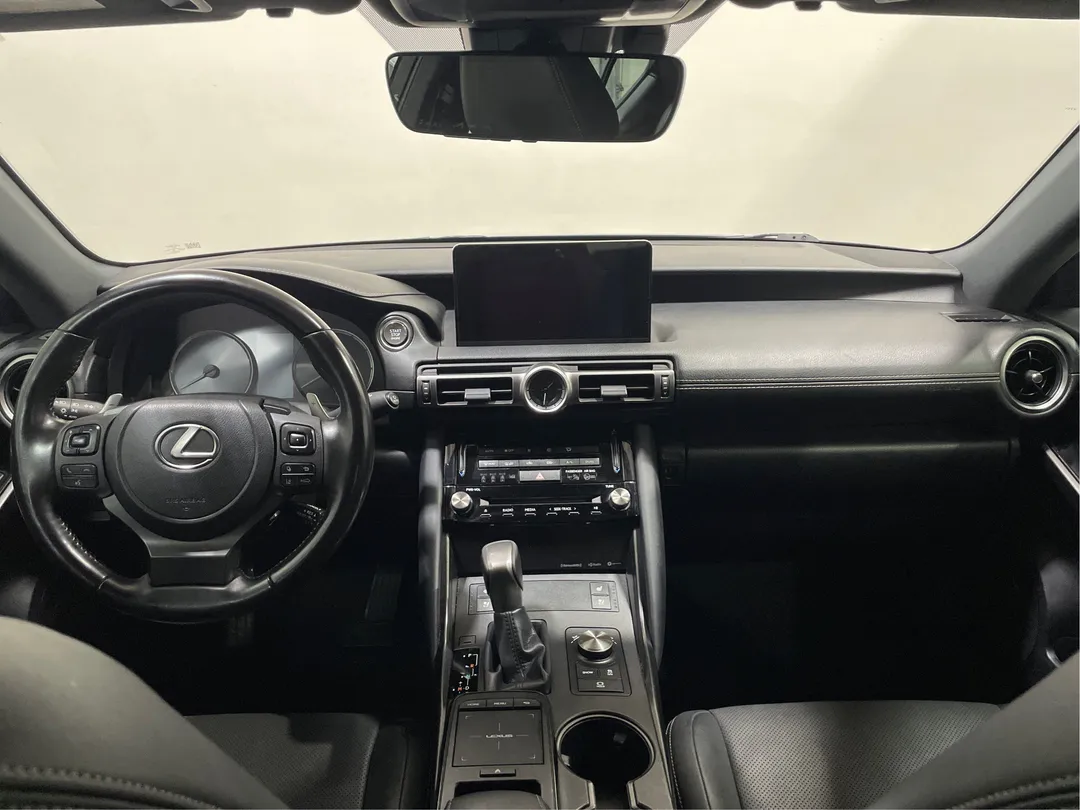 2021 Lexus IS — photo 4