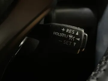 2021 Lexus IS - image 26