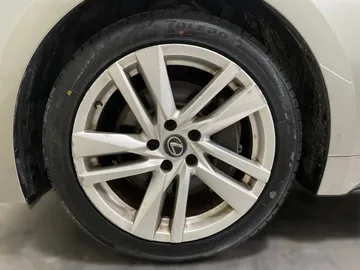 2021 Lexus IS - image 7