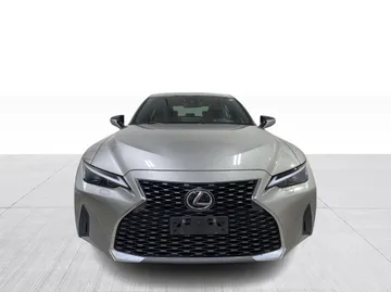 2021 Lexus IS - image 9