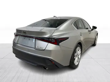 2021 Lexus IS - image 15