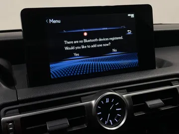 2021 Lexus IS - image 28