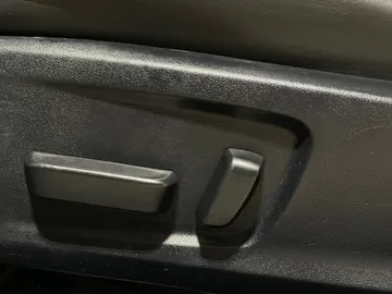 2021 Lexus IS - image 19