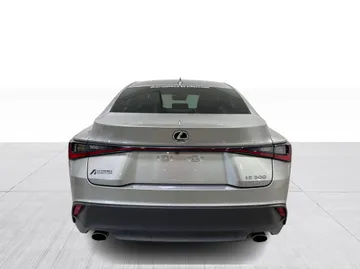 2021 Lexus IS - image 13