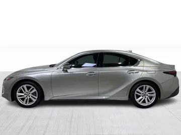 2021 Lexus IS - image 11