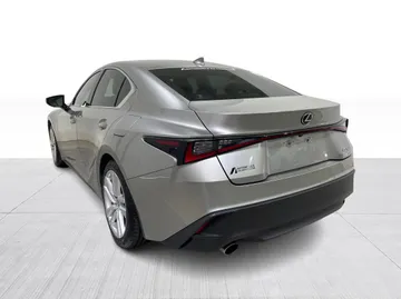 2021 Lexus IS - image 12