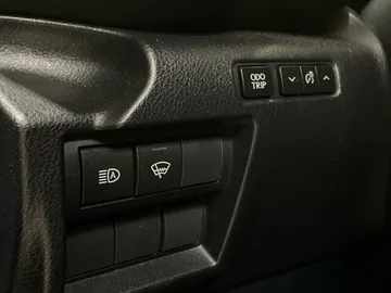2021 Lexus IS - image 32