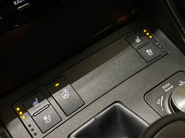 2021 Lexus IS - image 25